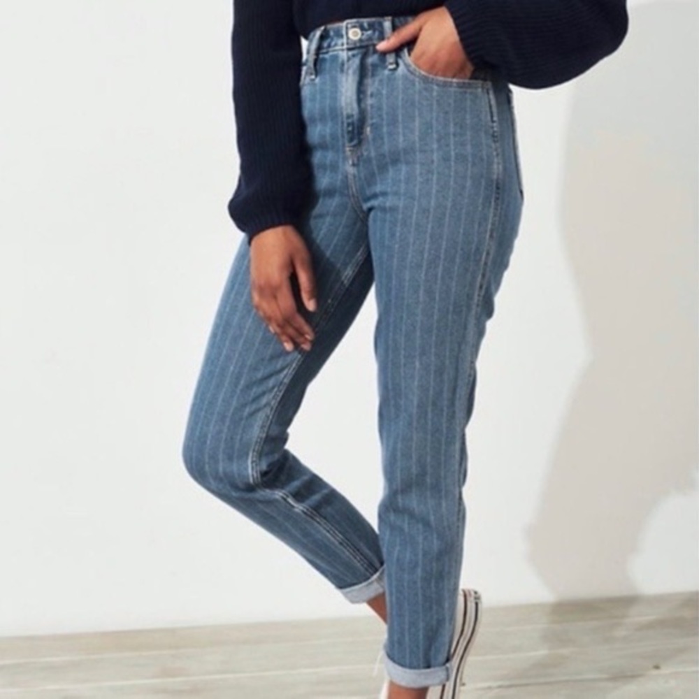 Hollister Ultra High Rise Mom Jean Vintage Stretch